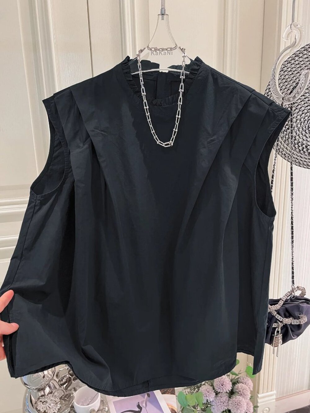 Sleeveless shirt with ruffled trim